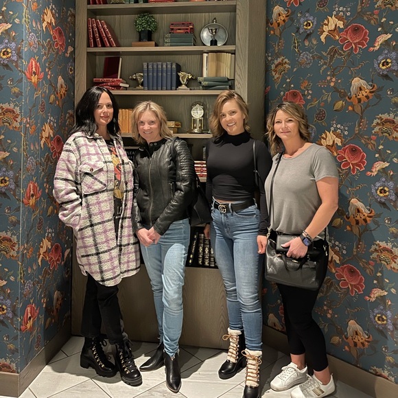 Meet your Posher, Kimberly - Picture 3 of 8